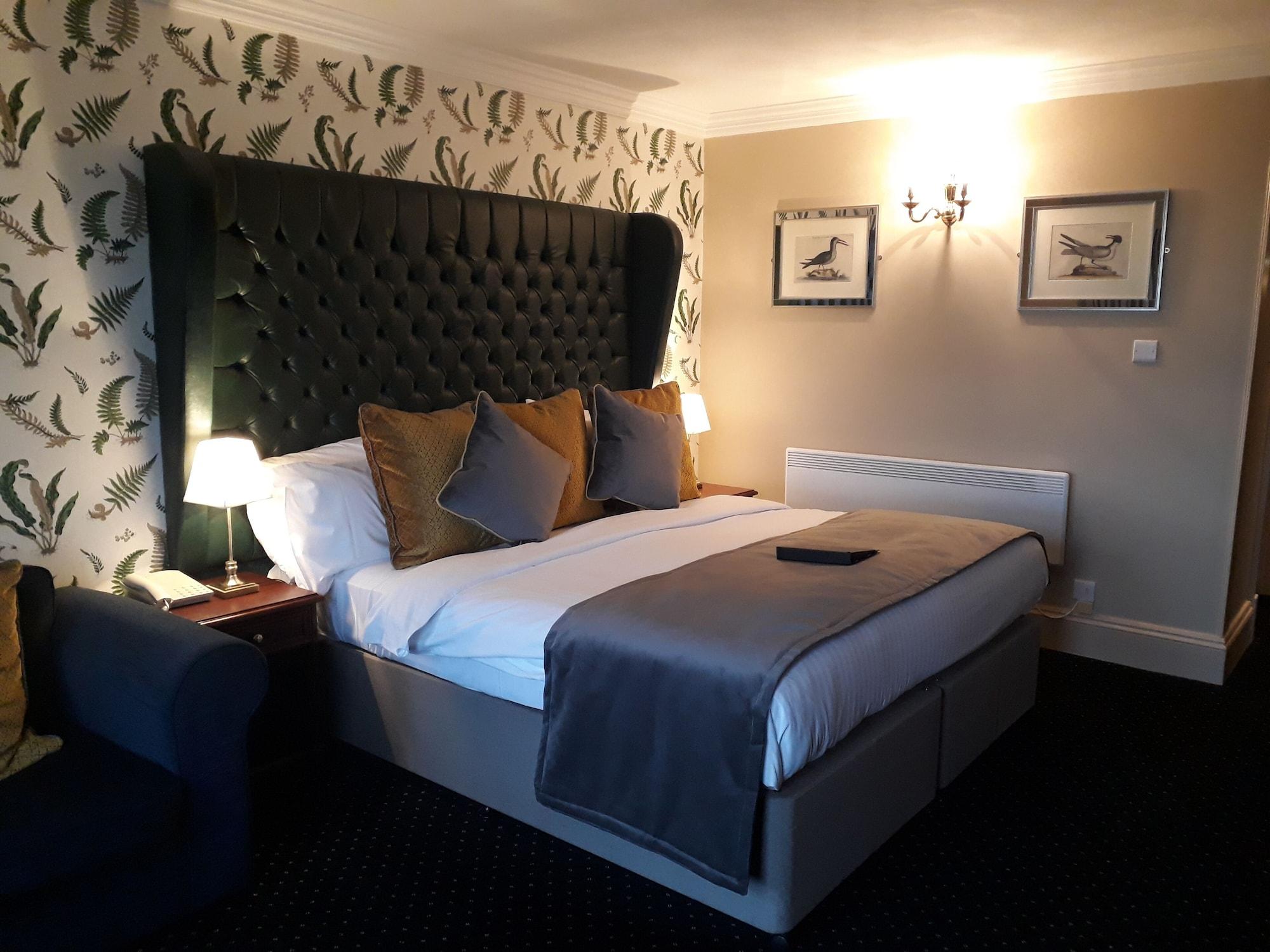 New House Country Hotel Cardiff Extérieur photo