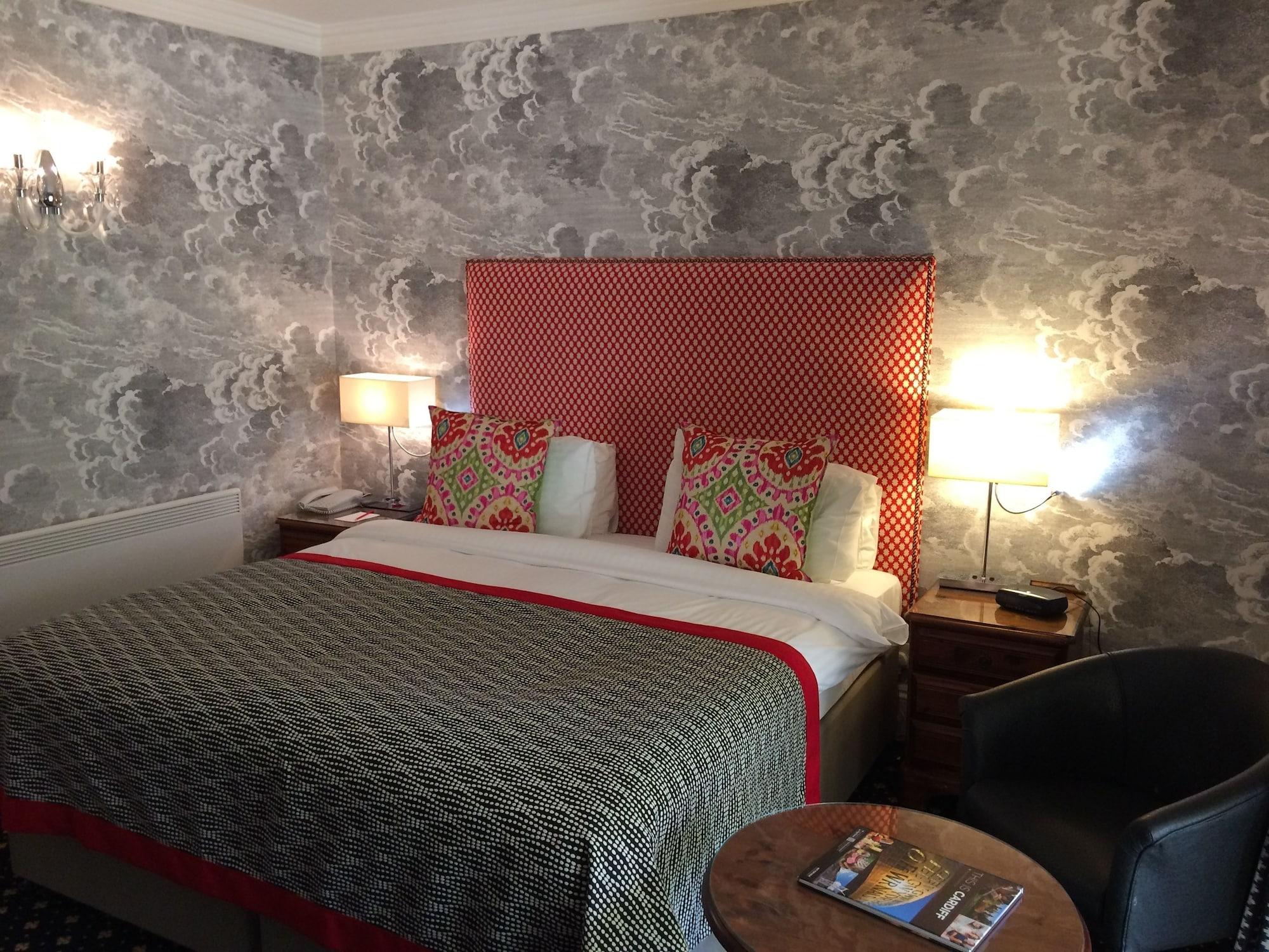 New House Country Hotel Cardiff Extérieur photo