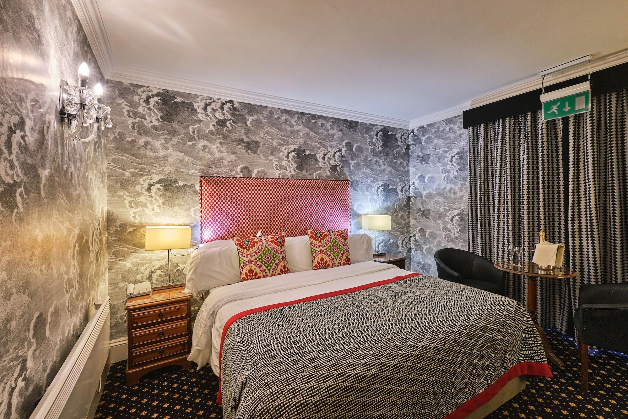 New House Country Hotel Cardiff Extérieur photo