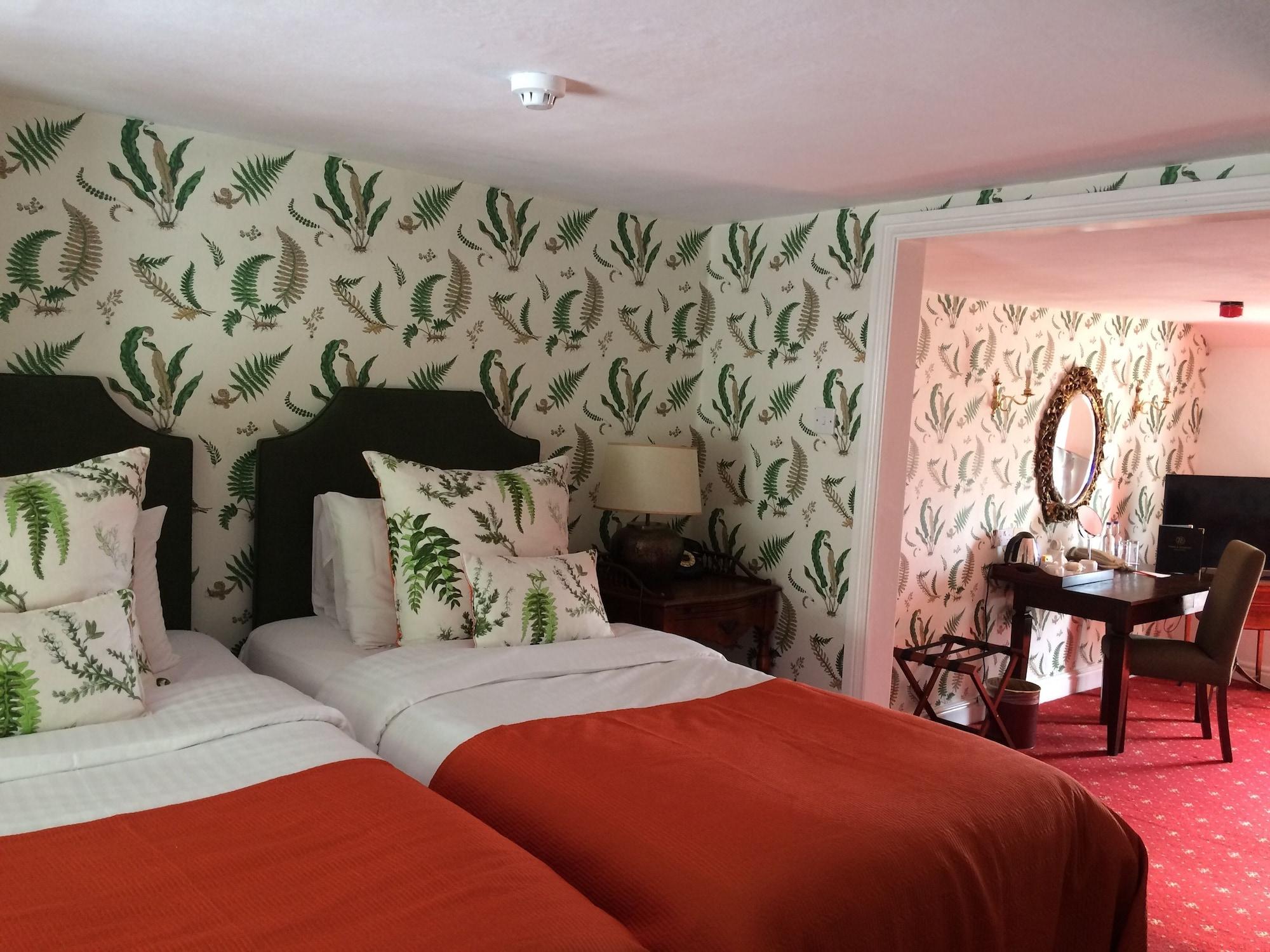 New House Country Hotel Cardiff Extérieur photo
