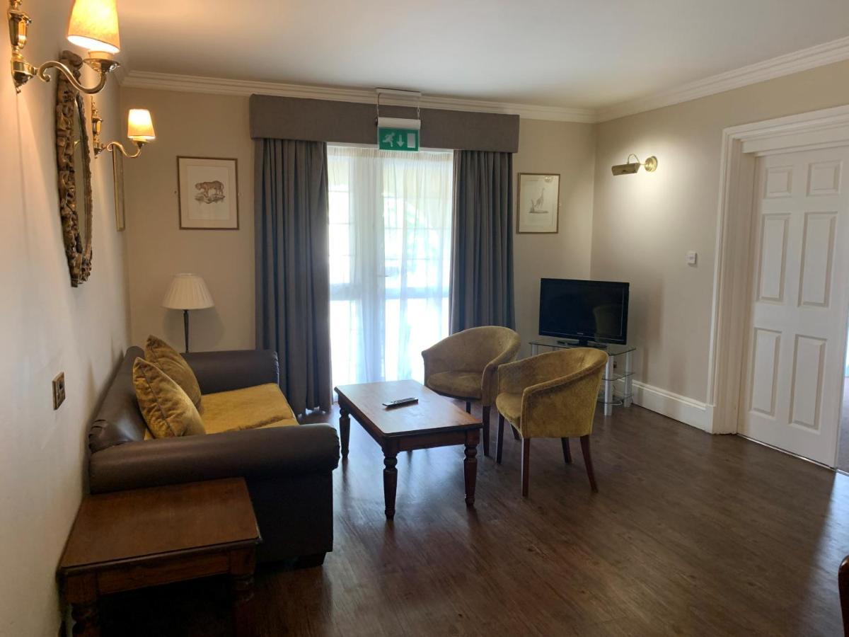 New House Country Hotel Cardiff Extérieur photo