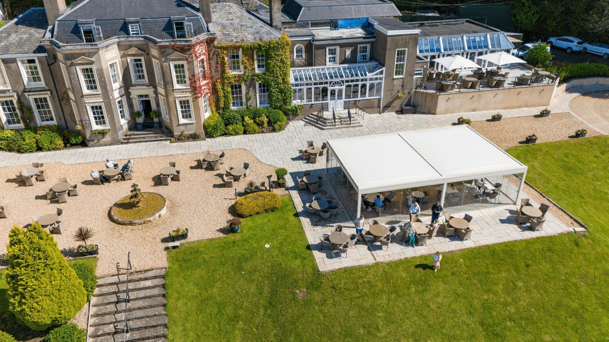 New House Country Hotel Cardiff Extérieur photo
