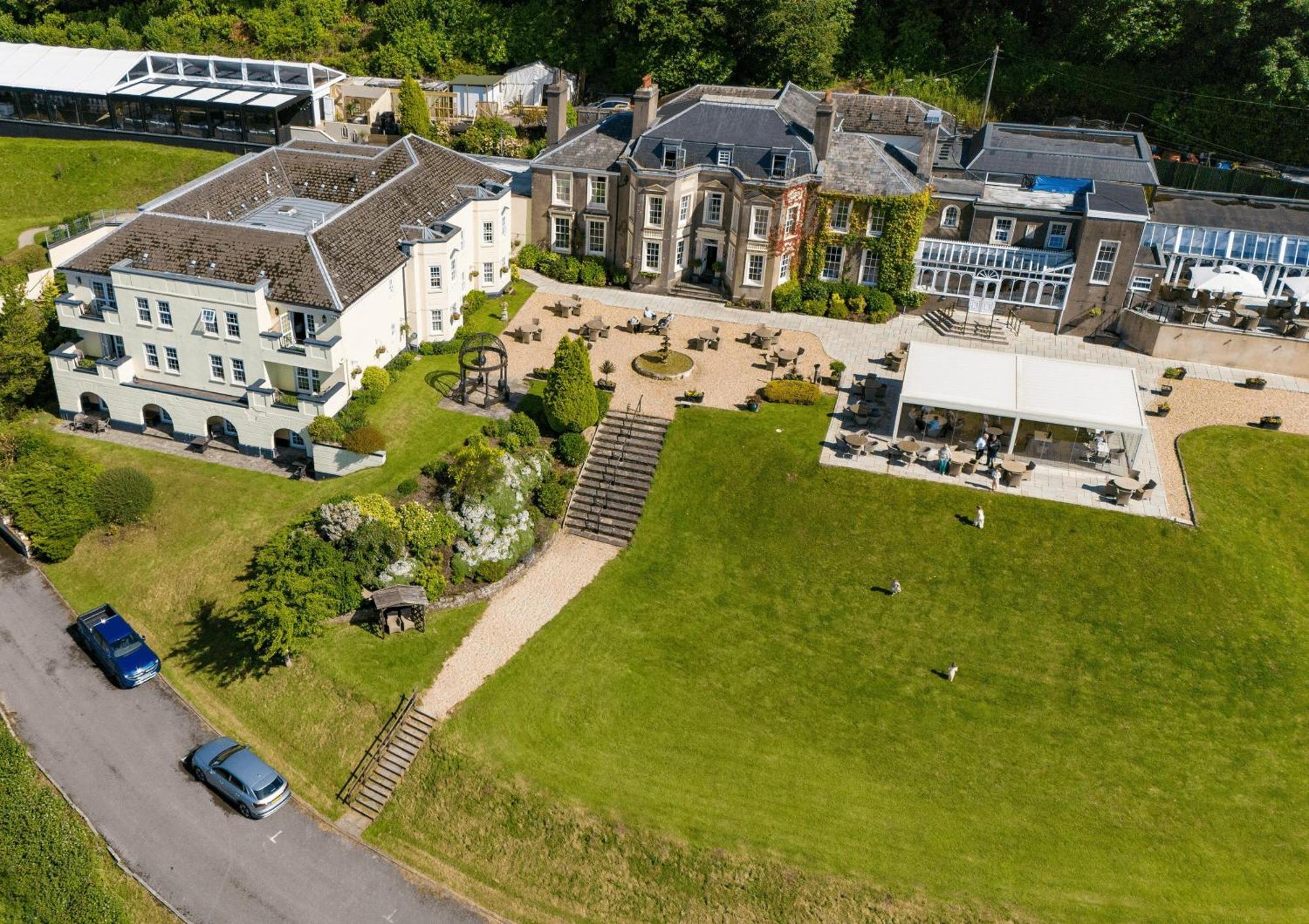 New House Country Hotel Cardiff Extérieur photo