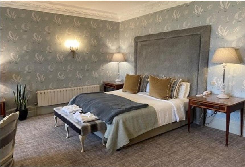 New House Country Hotel Cardiff Extérieur photo