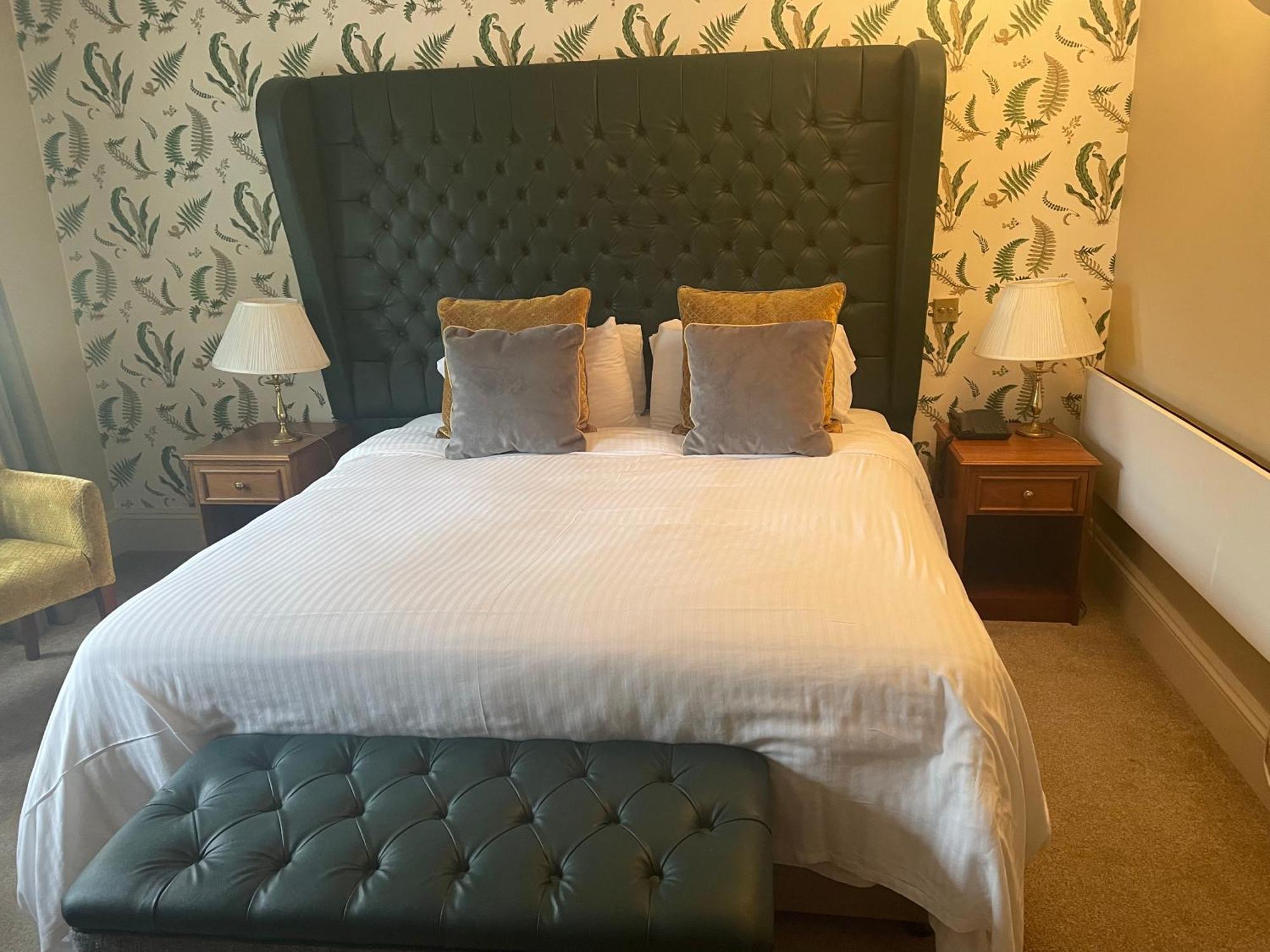 New House Country Hotel Cardiff Extérieur photo