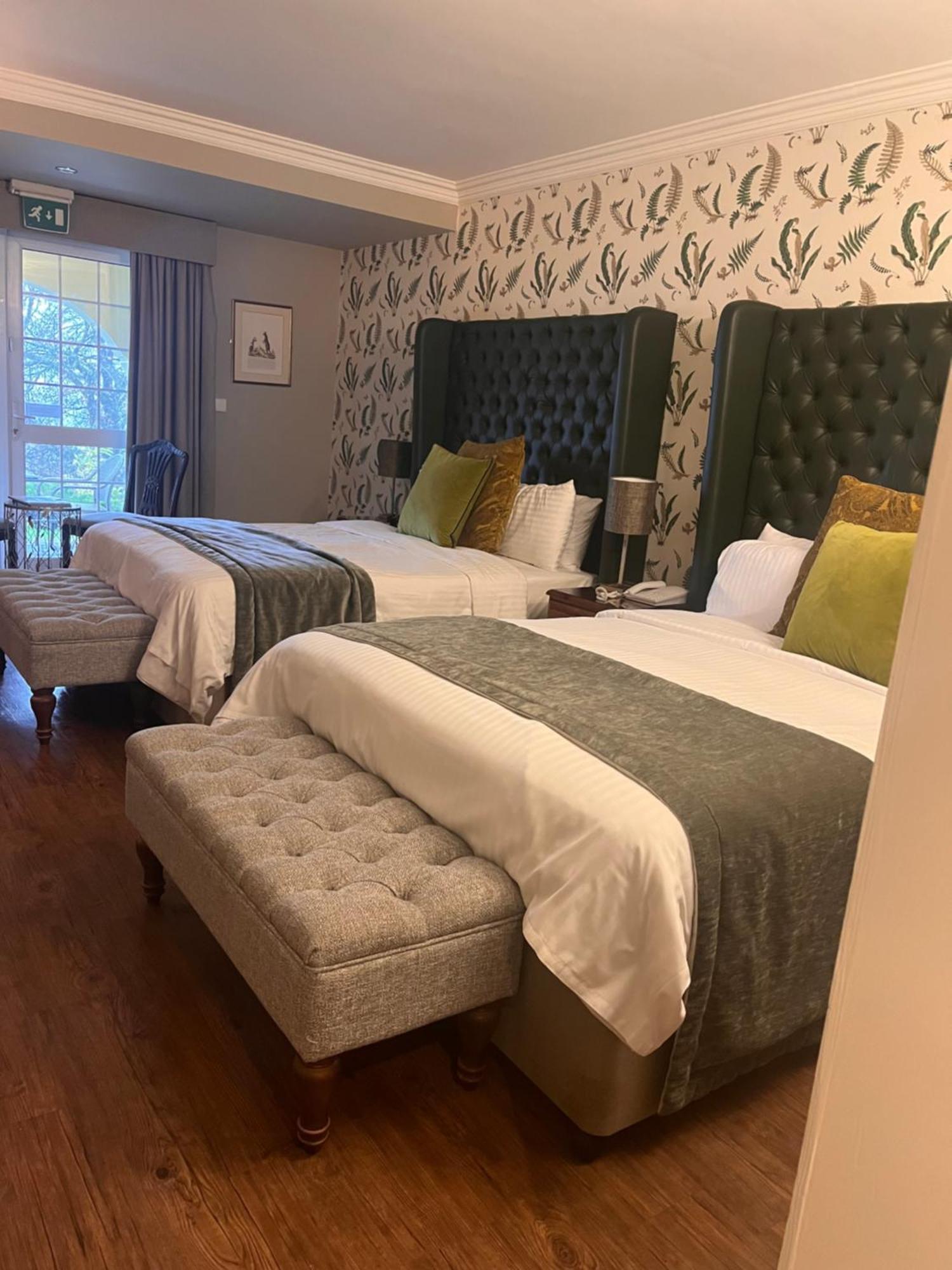 New House Country Hotel Cardiff Extérieur photo