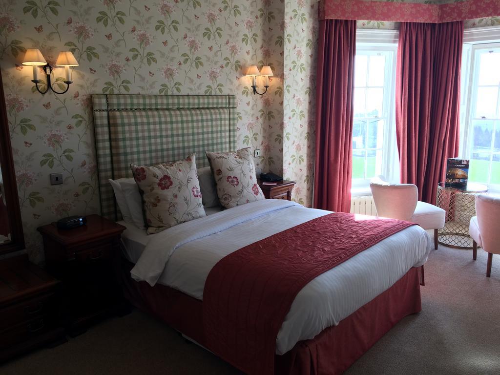 New House Country Hotel Cardiff Extérieur photo