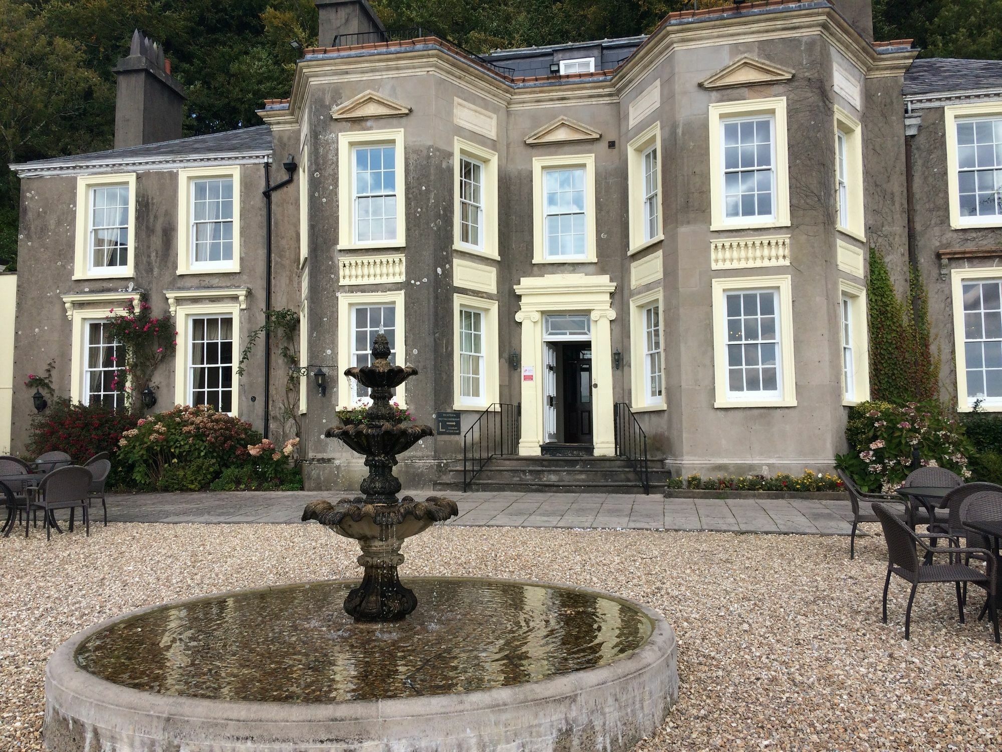 New House Country Hotel Cardiff Extérieur photo