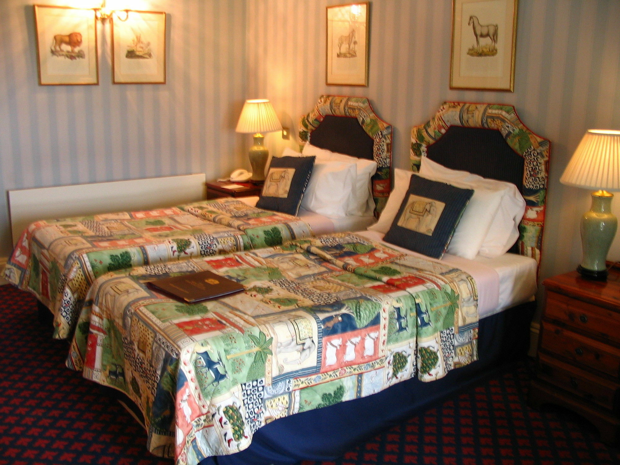New House Country Hotel Cardiff Extérieur photo